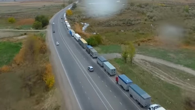 Депутат БГК П.Десятников: На железной дороге Казахстан задерживает и тщательно проверяет транзитные для КР грузы — Tazabek