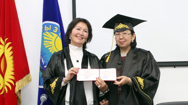 Супруге экс-президента Кыргызстана Р.Атамбаевой присвоено ученое звание профессора