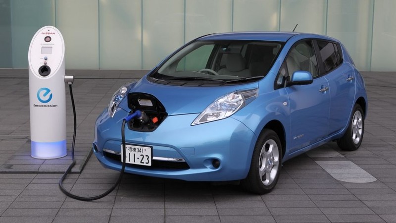 Электромобили в КР: Быть ли электрокарам на дорогах страны или 4 Nissan Leaf и Tesla удержат «монополию»? (обзор) — Tazabek