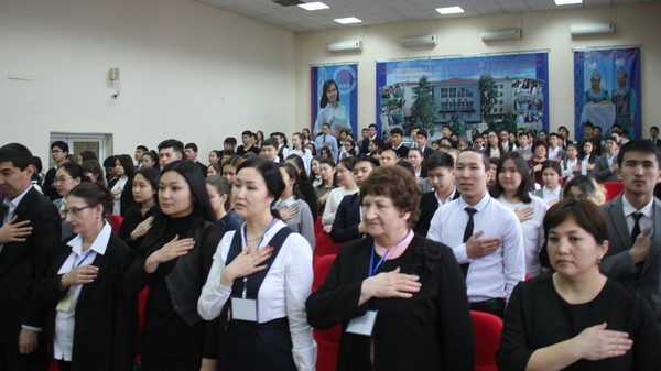 В столице прошла олимпиада по истории Кыргызстана среди учеников школ Бишкека и Чуйской области