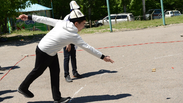 Фото — В Бишкекской школе-гимназии №64 провели свои игры кочевников