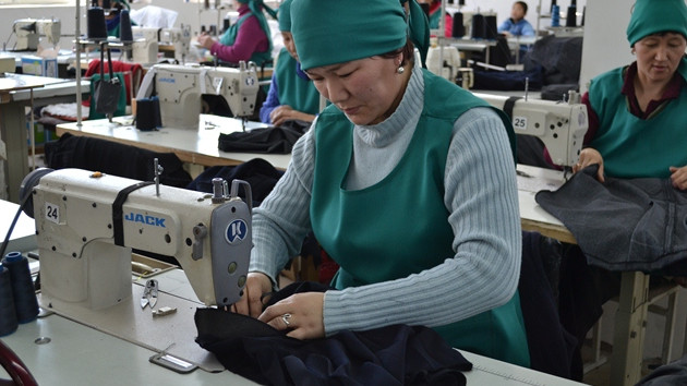 Нацстатком озвучил производимый объем одежды в Кыргызстане за полгода — Tazabek