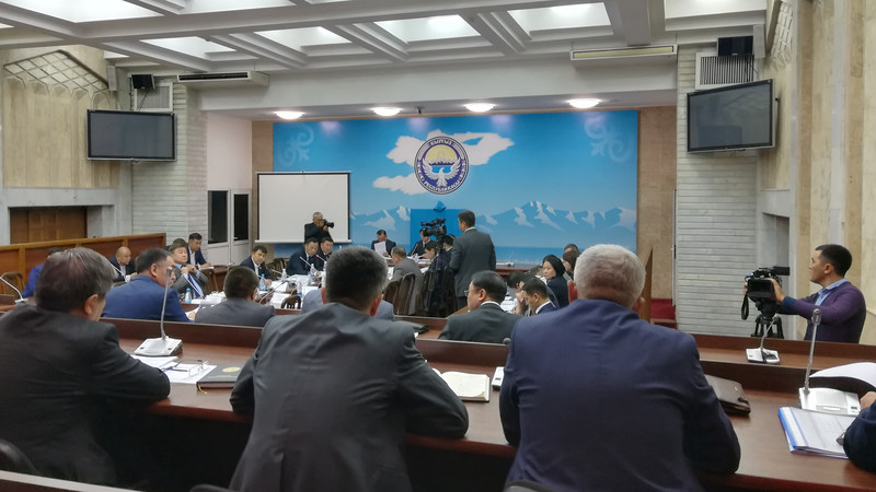 На 2018 год на обслуживание внешнего долга Кыргызстана предусмотрено 25
млрд сомов — Tazabek
