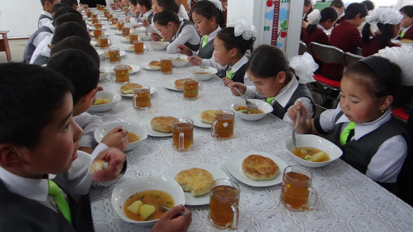 Минобразования: 1 тыс. 146 школ республики охвачены горячим питанием