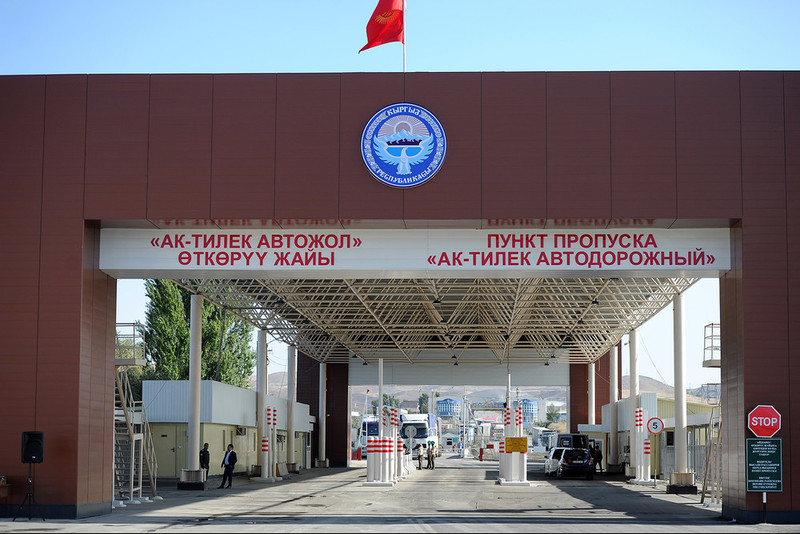 На 7 утра на КПП «Ак-Тилек автодорожный» в очереди стояло 133 единиц транспорта, - Погранслужба — Tazabek