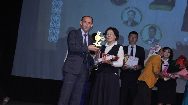 Ош шаарында «Жаш мугалим - 2018» сынагын кыргыз тилчи Тайыр кызы Нургүл жеңди