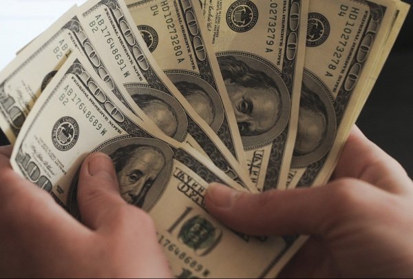 «Курс валют»: Доллар продается по 68,11 сома (график) — Tazabek