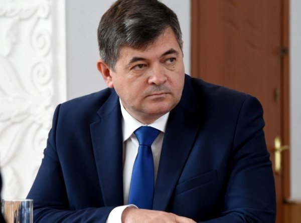 Вице-премьер О.Панкратов сомневается, законно ли «Кыргыз темир жолу» сдает в аренду 2 рынка — Tazabek