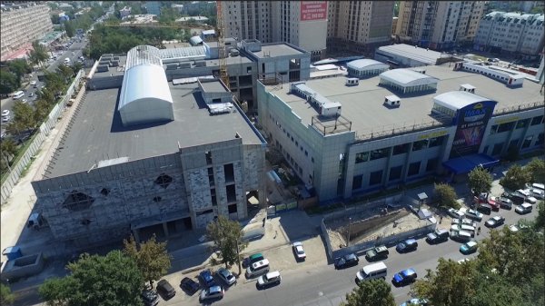 Долгострои в Бишкеке — Руководство «Синематики» строит комплекс «Дордой Сити» вблизи 1000 мелочей и «Дордой Плазы» (вид с высоты) — Tazabek