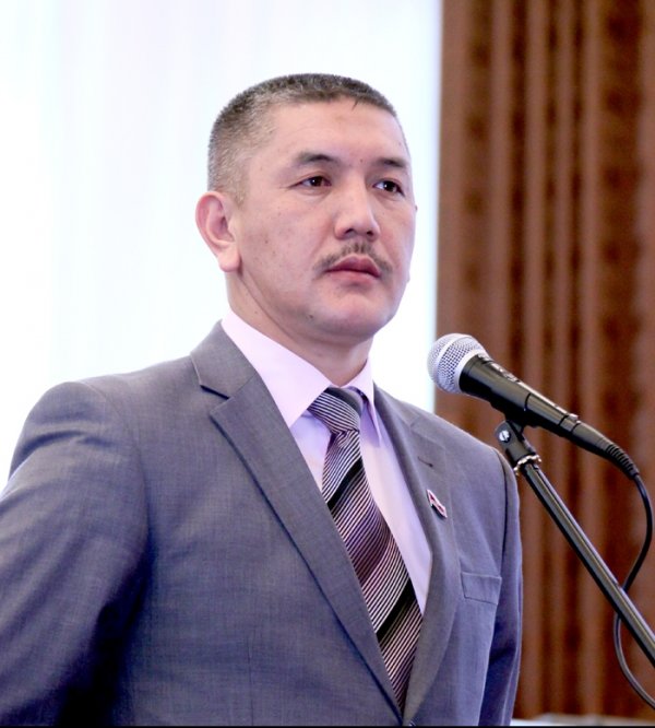 Депутат Т.Зулпукаров возмутился предложением снять с повестки дня два законопроекта по просьбе министра А.Кожошева — Tazabek