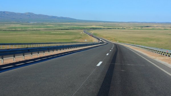 Кыргызстан и Китай рассматривают возможность открытия автомаршрутов Бишкек—Торугарт—Урумчи и Ош—Иркештам—Урумчи — Tazabek