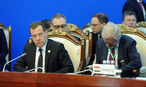 Премьер РФ Д.Медведев: Страны ШОС имеют колоссальный транзитный потенциал, который в полной мере не используется — Tazabek