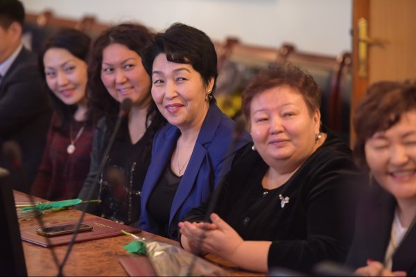 Мэрия Бишкека поздравила энергетиков с профессиональным праздником — Tazabek