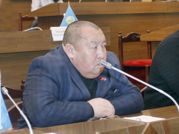 Депутат А.Султанов возмутился тем, что ГТС не устанавливает фиксированные цены на товары при растаможке — Tazabek
