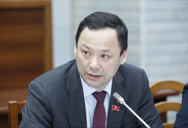 Депутат Р.Казакбаев интересуется, почему ГТС не ответило сразу Счетной палате о растаможенных авто — Tazabek