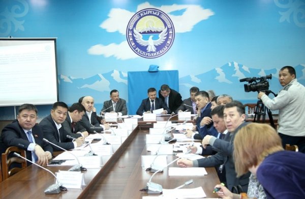 В парламенте требуют рассмотреть ответственность членов правительства за невыполнение плана бюджета за 2016 год — Tazabek