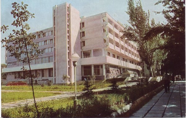 Приватизированные гостиницы по Кыргызстану, в том числе гостиница «Пишпек» по бульвару Эркиндик за 68 млн сомов (уточнено) — Tazabek