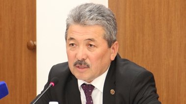 Министр финансов А.Касымалиев получает зарплату на 16 тыс. сомов больше, чем глава ГСБЭП З.Осмонов — Tazabek