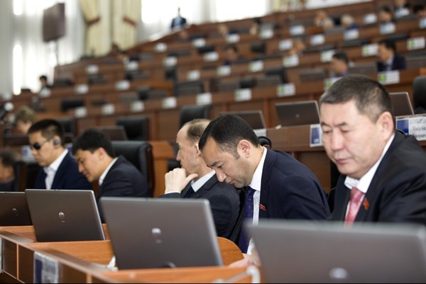 ЖК одобрил снижение требований к производителям алкогольной продукции Кыргызстана — Tazabek