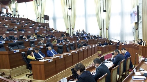 В Жогорку Кенеше предложили наложить мораторий на проверки бизнеса — Tazabek