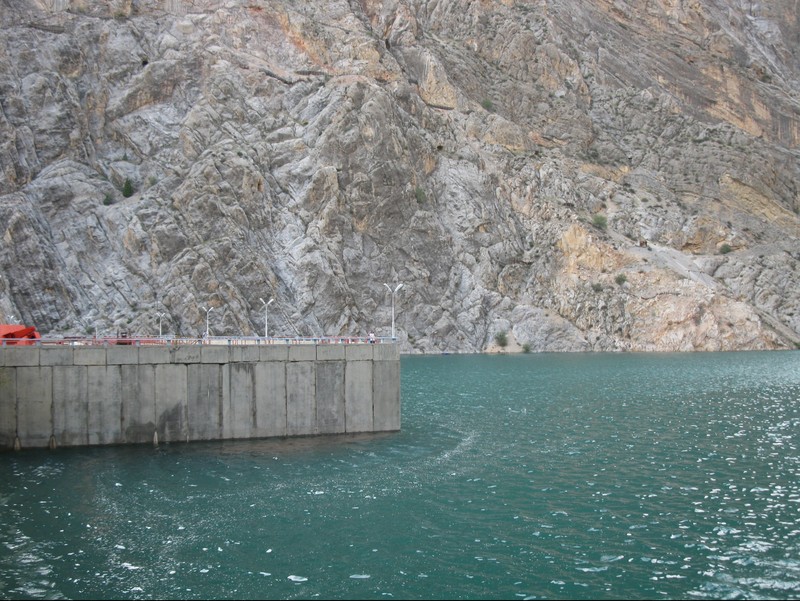 За последние несколько лет Кыргызстан превратился в чистого импортера электроэнергии, - отчет — Tazabek