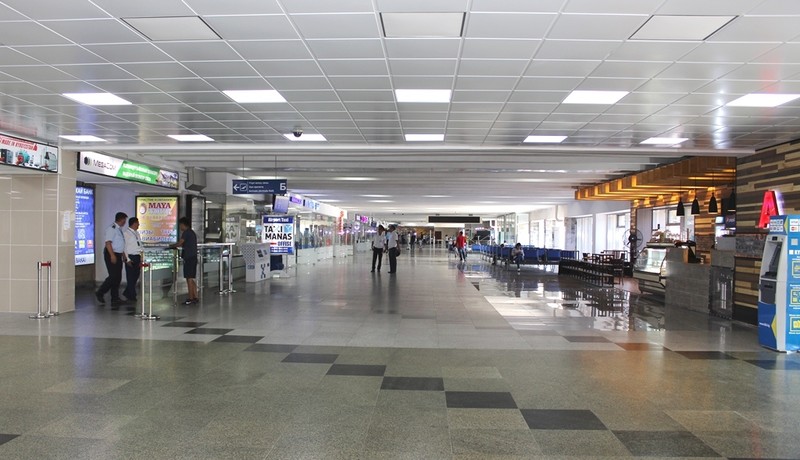 Фото — Зона встречающих в Международном аэропорту «Манас» увеличена на 25% — Tazabek