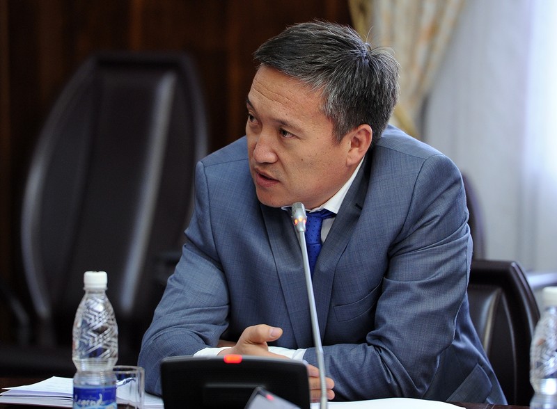 З.Осмонов рассказал, какая зарплата у рядовых сотрудников и у руководства ГСБЭП — Tazabek
