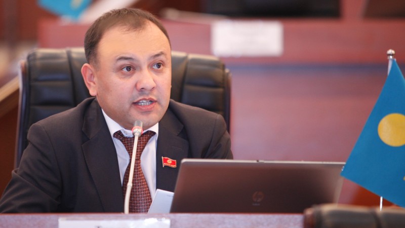 Правительство просит профильный комитет ЖК одобрить увеличение на 110 млн сомов суммы спецсчета Госрегистра — Tazabek