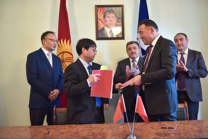 Мэрия Бишкека подписала контракт по проекту восстановления автодорог — Tazabek