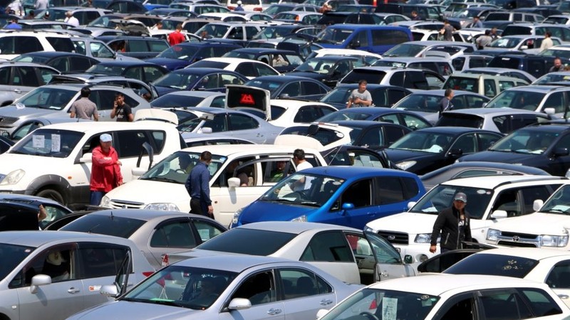 С момента вступления Кыргызстана в ЕАЭС наблюдается значительное снижение импорта легковых автомобилей, ввезенных физлицами из третьих стран, - Минэкономики — Tazabek