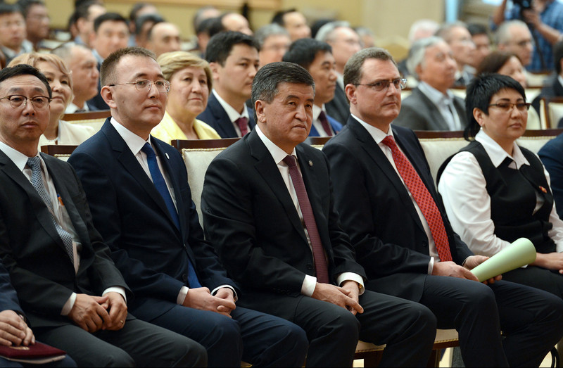Сегодня кыргызский сом состоялся и является одной из устойчивых валют на постсоветском пространстве, - президент КР С.Жээнбеков — Tazabek