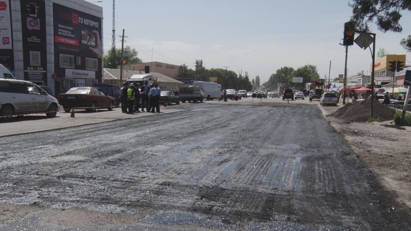 Одна сторона участка автодороги Бишкек—Кара-Балта закрыта в связи с реконструкцией,  Минтранс рекомендует объезжать этот участок — Tazabek