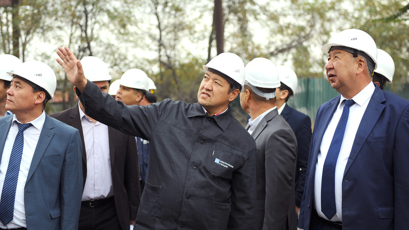 Фото — Первый вице-премьер К.Боронов ознакомился с ходом строительства нового цеха химводоочистки на ТЭЦ Бишкека — Tazabek