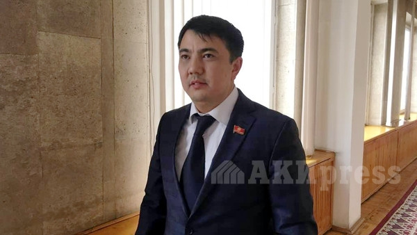 В Бишкеке по свыше 100 объектам не могут начать строительство, - депутат — Tazabek