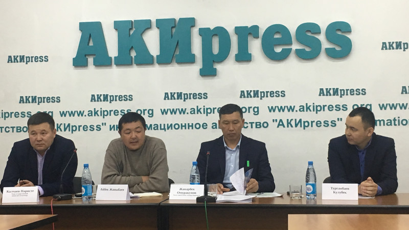 Жители Иссык-Кульской области: Тяжелая техника Кумтора разрушает автодороги, но компания не намерена их ремонтировать — Tazabek