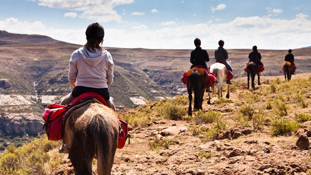 Кыргызстан вошел в ТОП-3 лучших стран для путешествий на лошадях по версии Forbes — Tazabek