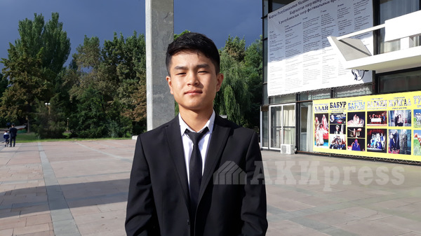 Миңтемир Курбаналиев — Баткен облусу боюнча «алтын сертификат» алган жалгыз бүтүрүүчү