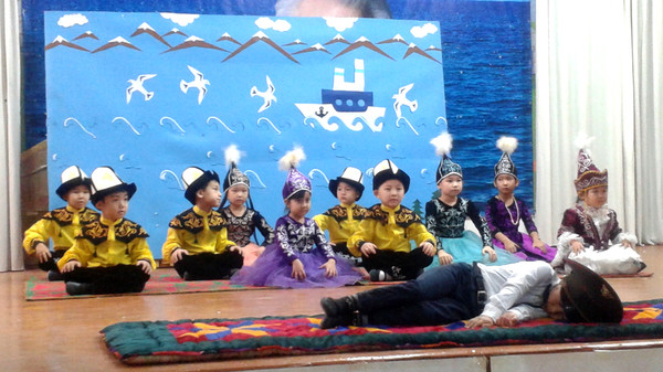 Бишкектеги билим берүү уюмдары арасында «Жаш артист» сынагы өтүп, жеңүүчүлөр аныкталды (сүрөт)