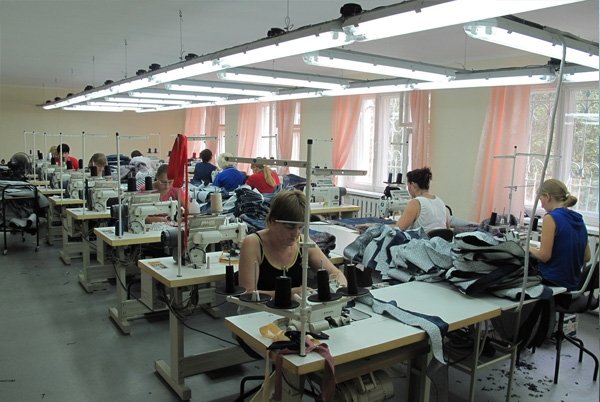 Минэкономики отнесло к проблемам швейной промышленности дефицит производственных помещений и зависимость от импорта сырья — Tazabek