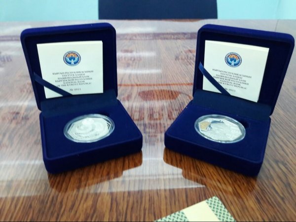 С 1 ноября Нацбанк  вводит в обращение серебряную коллекционную монету «1000-летие Жусупа Баласагына» (фото) — Tazabek