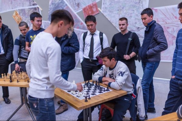 В АУЦА прошел сеанс одновременной игры по шахматам — Tazabek