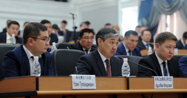Фоторепортаж — Заседание правительства по вопросам развития гражданской авиации и торгово-экономическому сотрудничеству — Tazabek