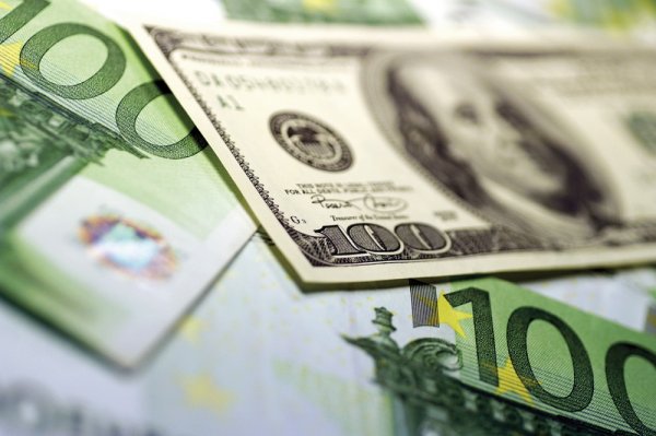 «Курс валют»: Доллар продается по 69,41 сомов (график) — Tazabek