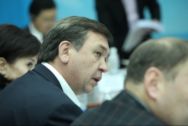 Депутат А.Арапбаев предложил наказывать автовладельцев за неуплату налогов вплоть до конфискации авто — Tazabek