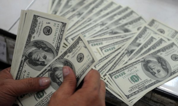 Курс валют: Доллар США продается по 69,55 сома, евро — по 75,2 сома (графики) — Tazabek