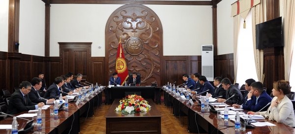 Премьер поручил ГНС, мэрии Бишкека и Минфину взять под личный контроль вопросы передачи делегированных полномочий в сфере налогов — Tazabek