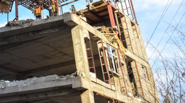 Депутат: Сегодня приостановлена работа 170 объектов строительства из-за отсутствия проекта детальной планировки Бишкека — Tazabek
