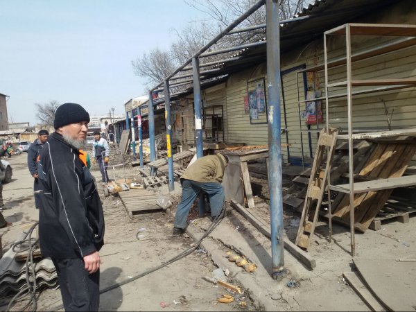 Мэрия Бишкека продолжает освобождать столицу от незаконных объектов (фото) — Tazabek