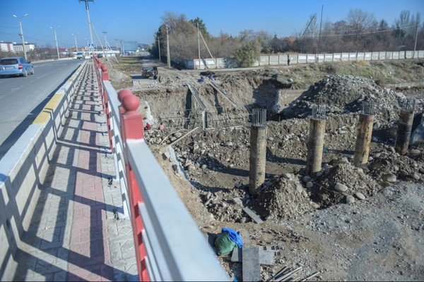 «Кыргыздортранспроект»: Стоимость строительства 1 метра моста 3 категории стоит $1000-2500 — Tazabek