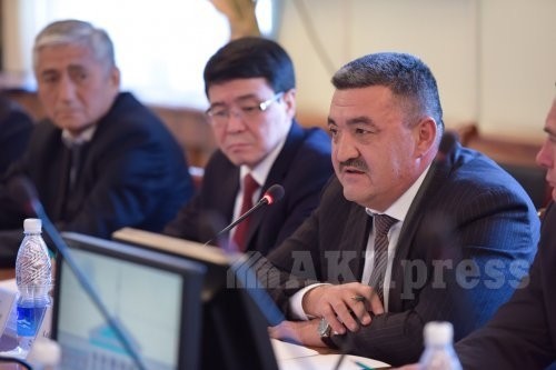 Депутаты Бишкекского горкенеша продолжили споры по некоторым пунктам бюджета 2017 года — Tazabek